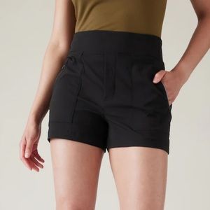 Athleta Trekkie North Short, Black, size 4